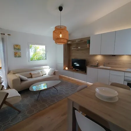 Tropical Con Piscina Y Aire Acondicionado Ferienhaus